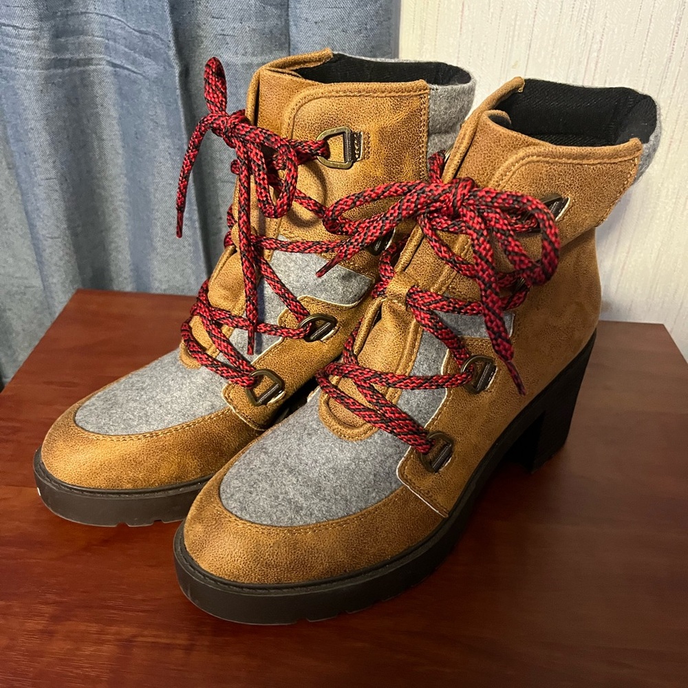 Eva & Zoe Women’s Heeled Brown and Red Boots